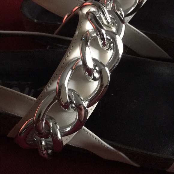 In excellent condition sandals - Picture 4 of 9